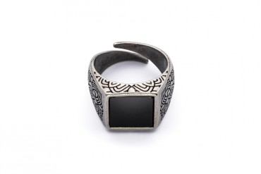 ANANDA NERO anello in argento e onice nero